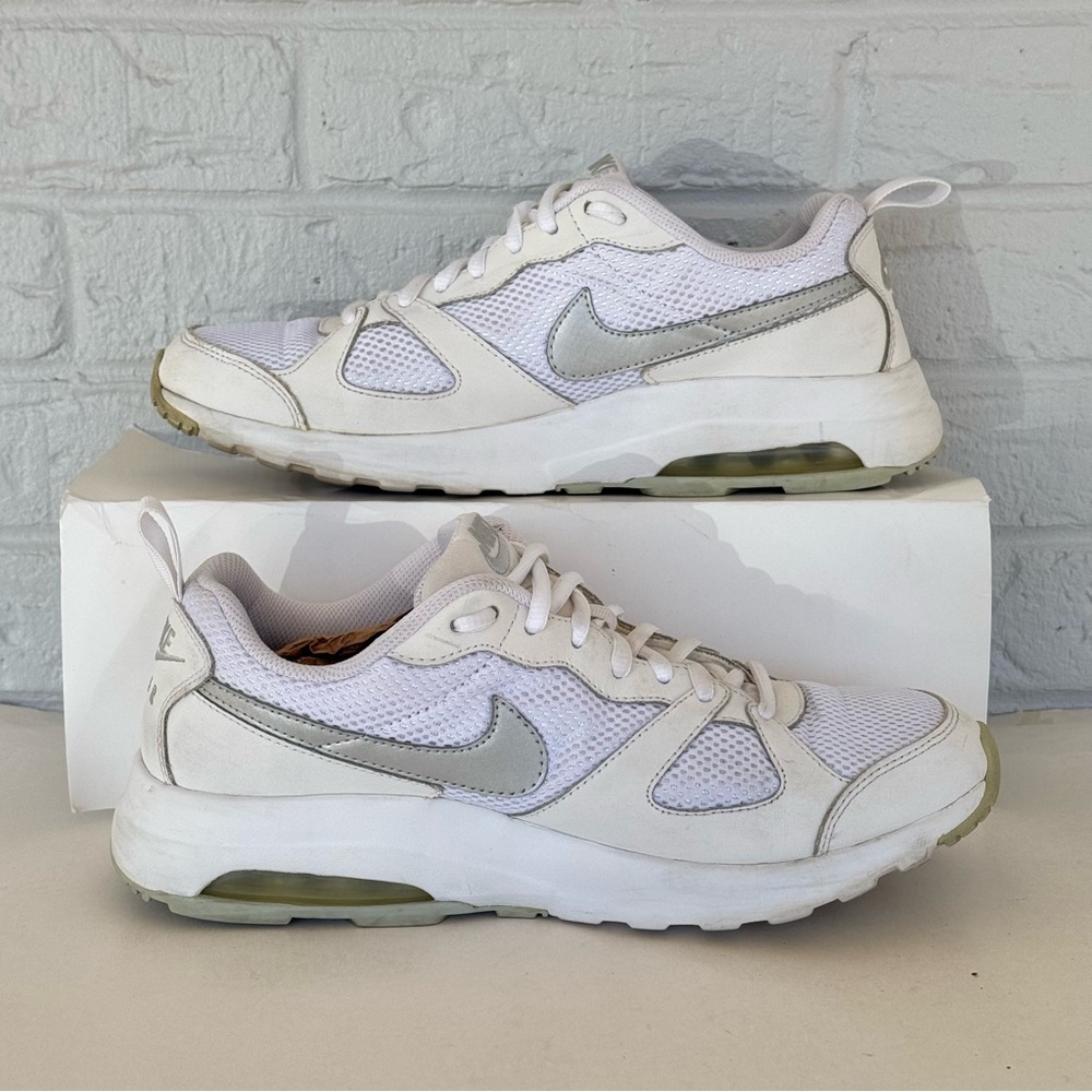 Nike Air Max Muse Sneakers Women's 10 - Picture 2 of 13